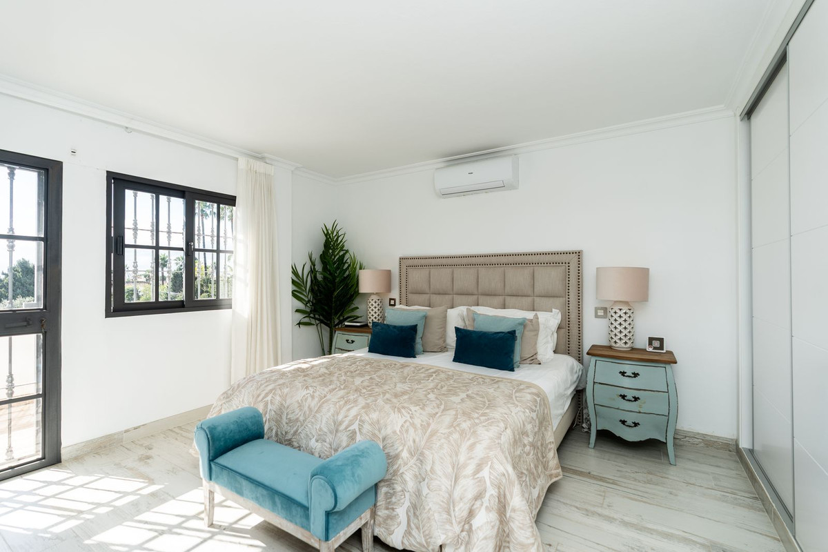 5 Bed Townhouse for sale in El Paraiso Costa Del Sol, Málaga, Spain