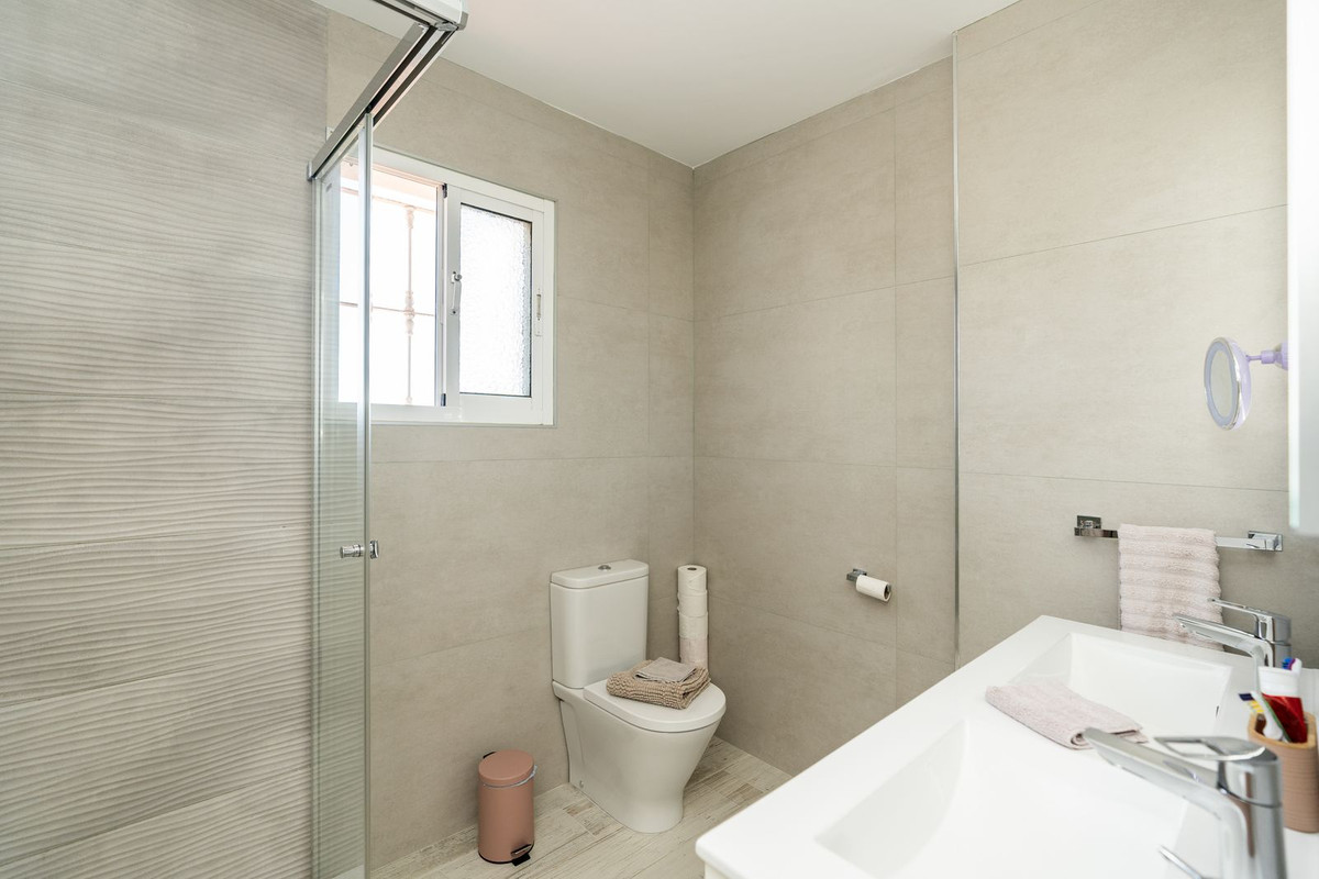 5 Bed Townhouse for sale in El Paraiso Costa Del Sol, Málaga, Spain