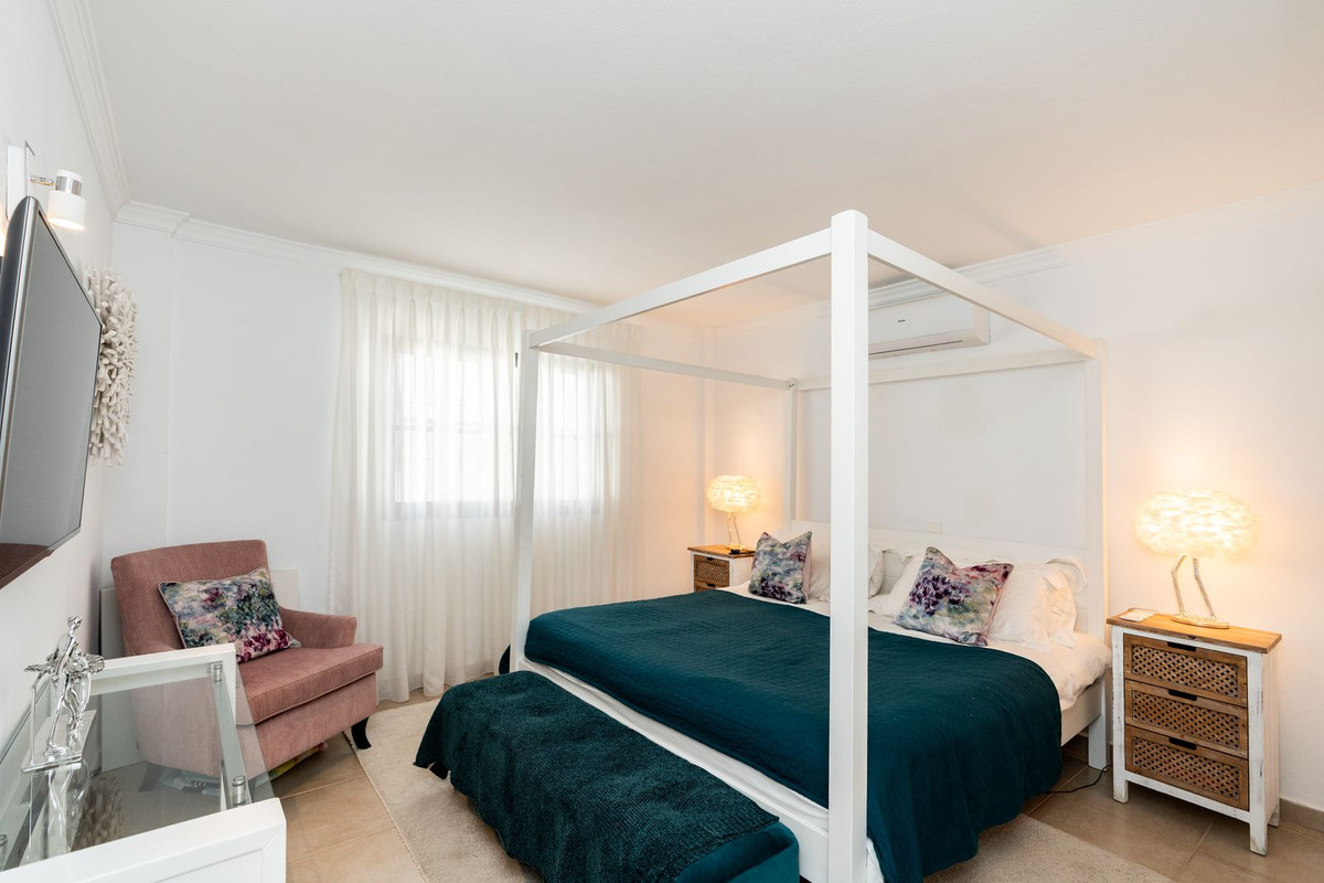 5 Bed Townhouse for sale in El Paraiso Costa Del Sol, Málaga, Spain