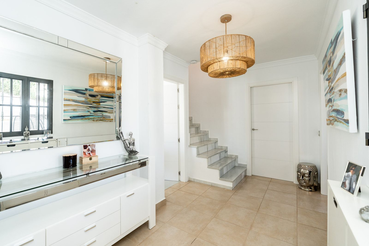 5 Bed Townhouse for sale in El Paraiso Costa Del Sol, Málaga, Spain