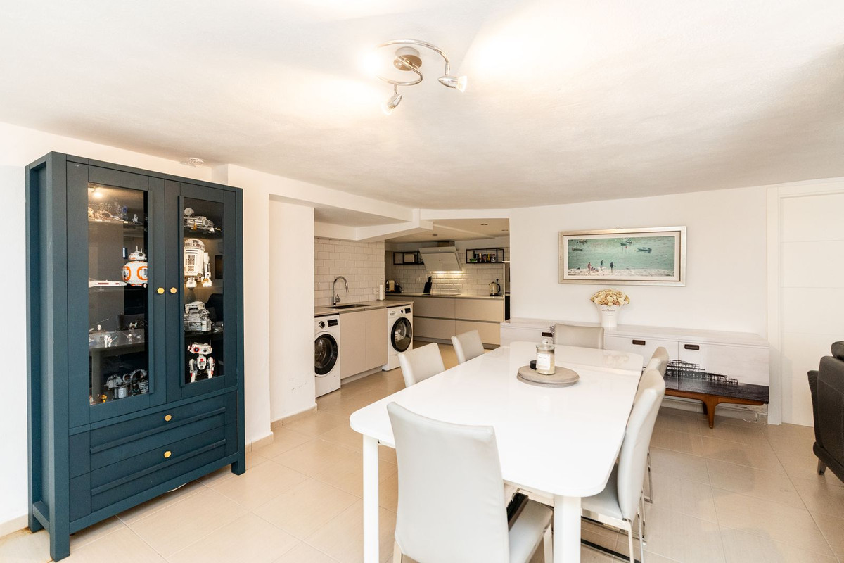 5 Bed Townhouse for sale in El Paraiso Costa Del Sol, Málaga, Spain