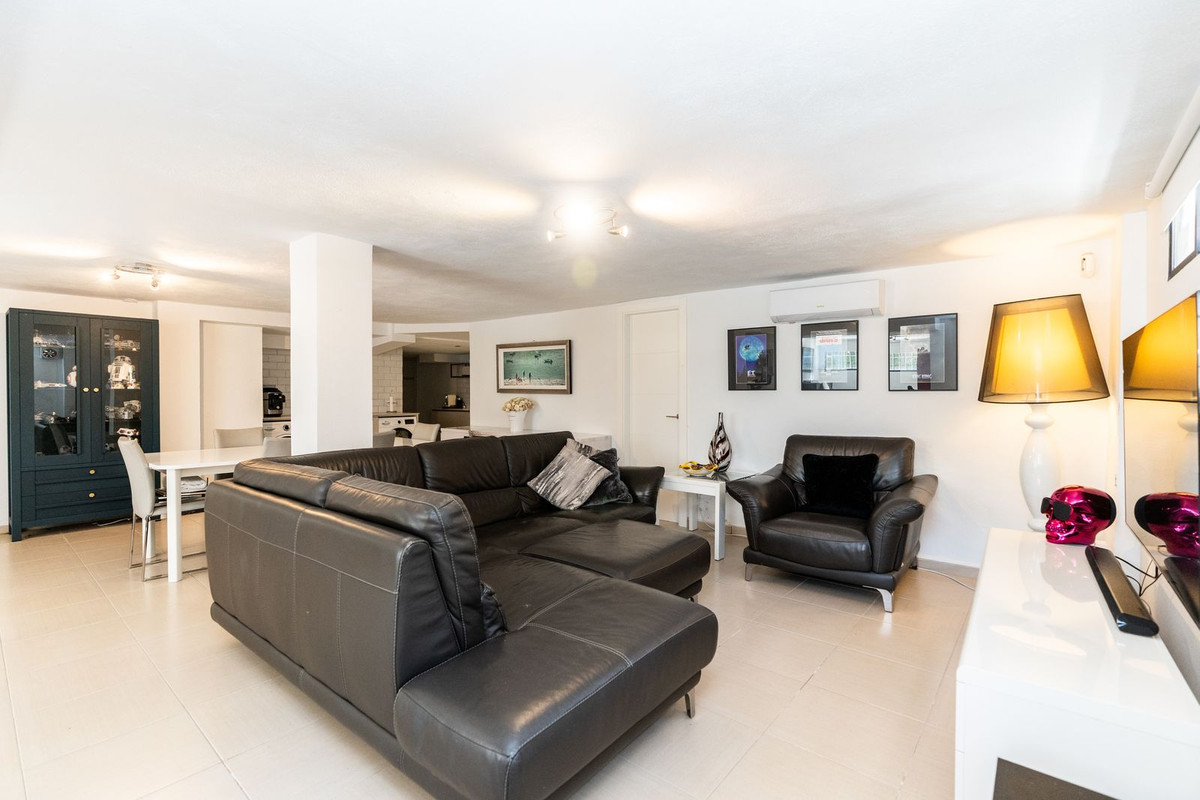 5 Bed Townhouse for sale in El Paraiso Costa Del Sol, Málaga, Spain