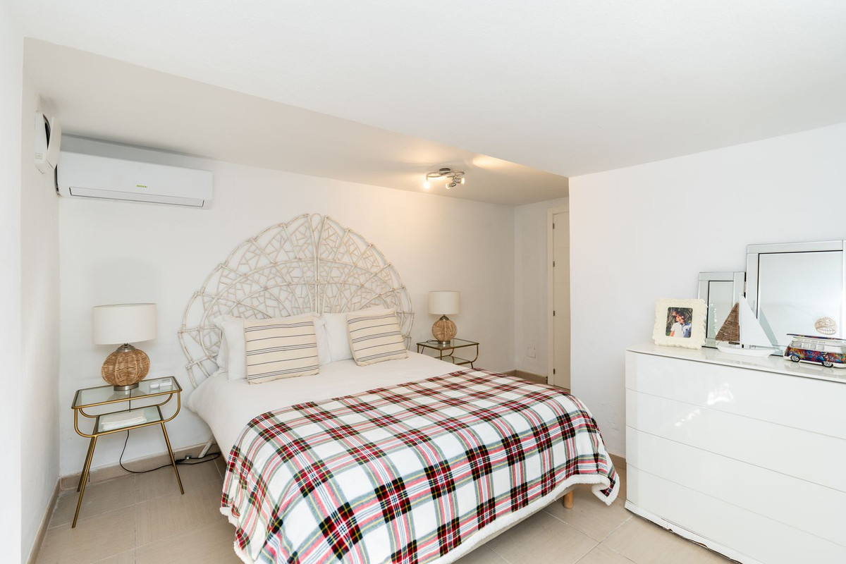 5 Bed Townhouse for sale in El Paraiso Costa Del Sol, Málaga, Spain