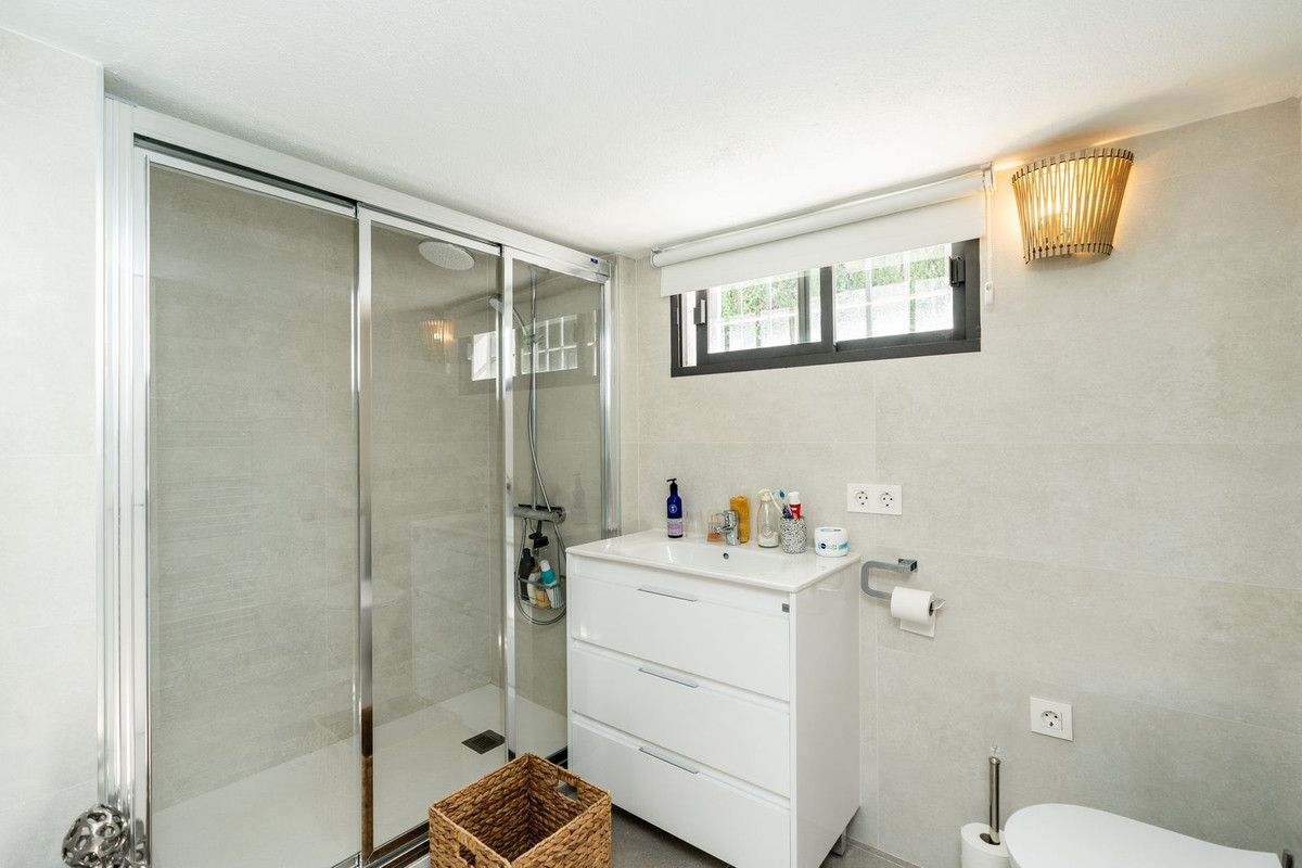 5 Bed Townhouse for sale in El Paraiso Costa Del Sol, Málaga, Spain