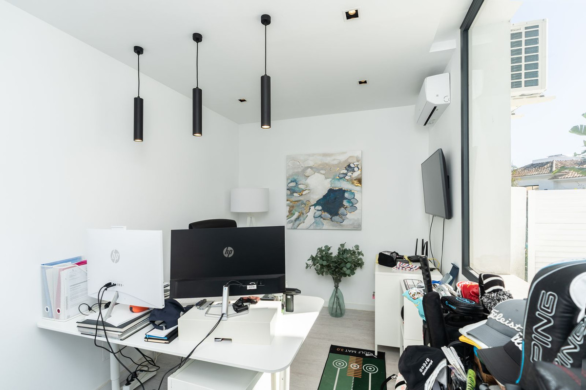 5 Bed Townhouse for sale in El Paraiso Costa Del Sol, Málaga, Spain