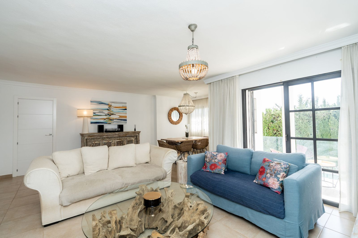 5 Bed Townhouse for sale in El Paraiso Costa Del Sol, Málaga, Spain