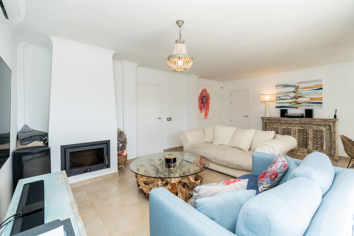 5 Bed Townhouse for sale in El Paraiso Costa Del Sol, Málaga, Spain