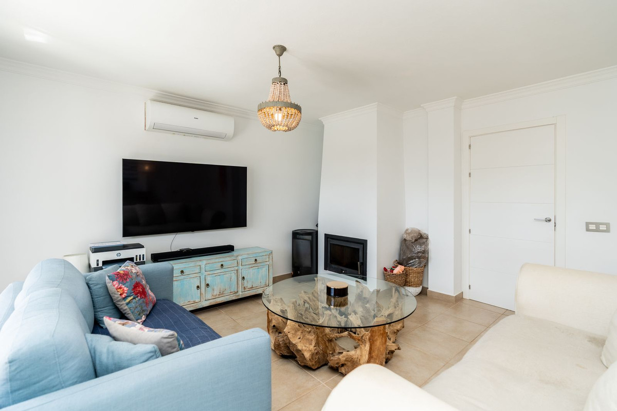 5 Bed Townhouse for sale in El Paraiso Costa Del Sol, Málaga, Spain