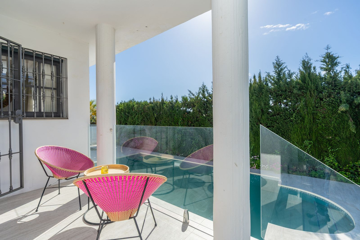 5 Bed Townhouse for sale in El Paraiso Costa Del Sol, Málaga, Spain