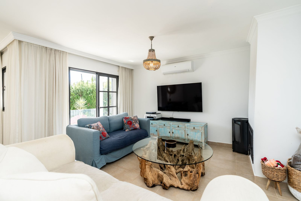 5 Bed Townhouse for sale in El Paraiso Costa Del Sol, Málaga, Spain