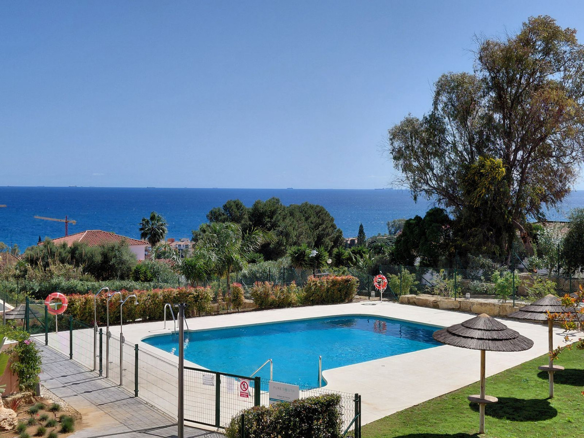 2 Bed Apartment for sale in La Duquesa Costa Del Sol, Málaga, Spain