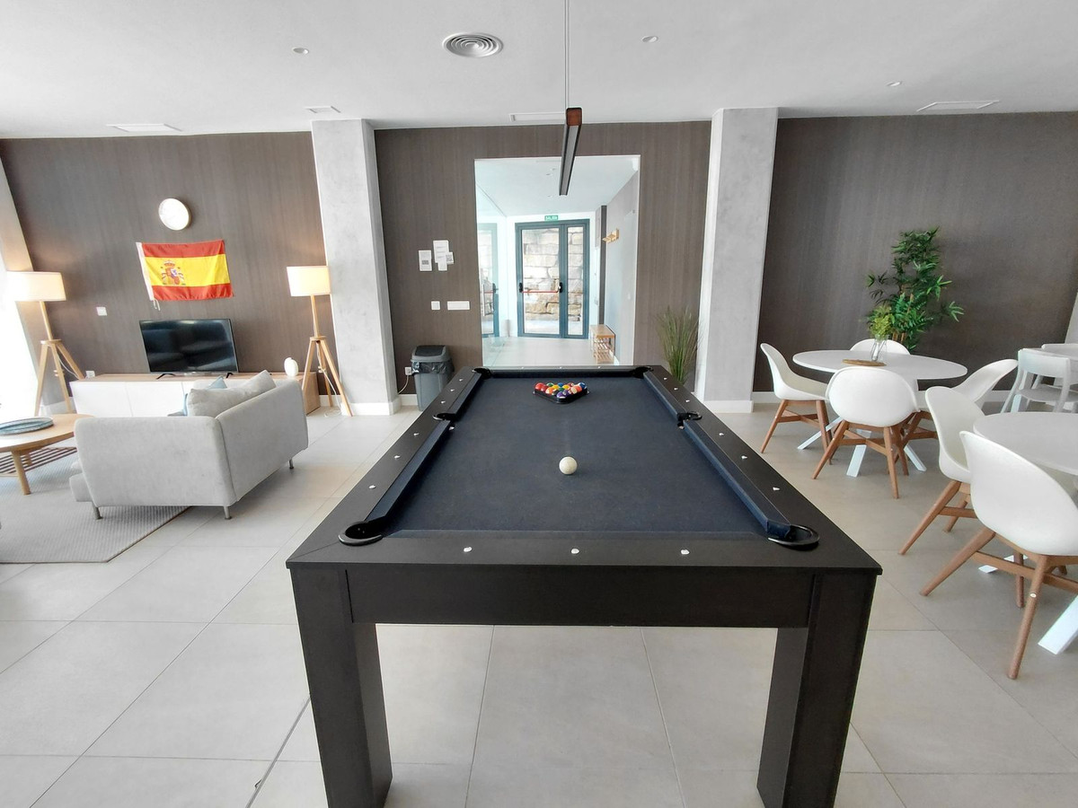 2 Bed Apartment for sale in La Duquesa Costa Del Sol, Málaga, Spain
