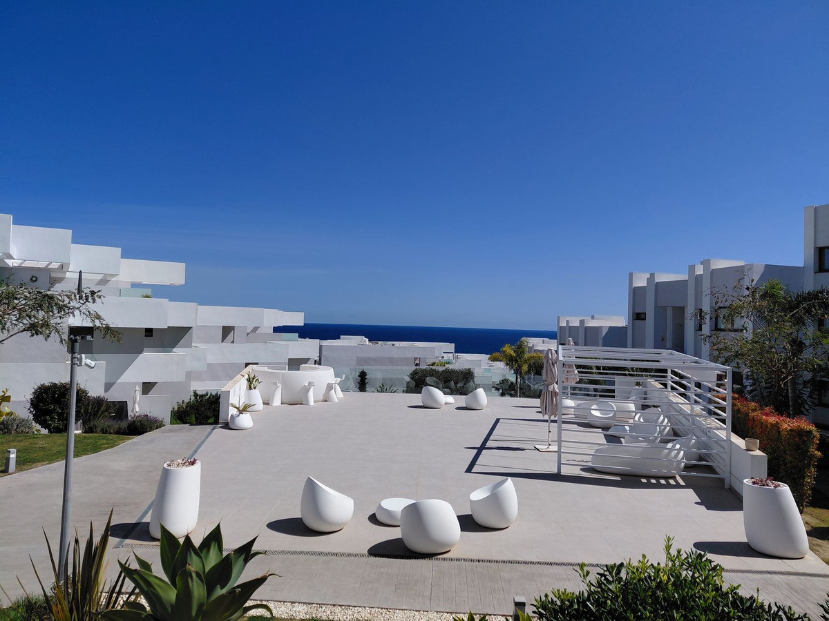 2 Bed Apartment for sale in La Duquesa Costa Del Sol, Málaga, Spain