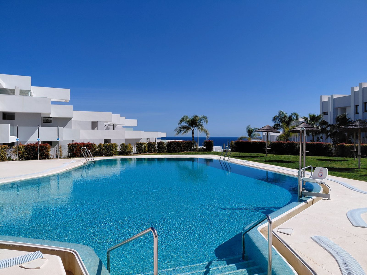 2 Bed Apartment for sale in La Duquesa Costa Del Sol, Málaga, Spain