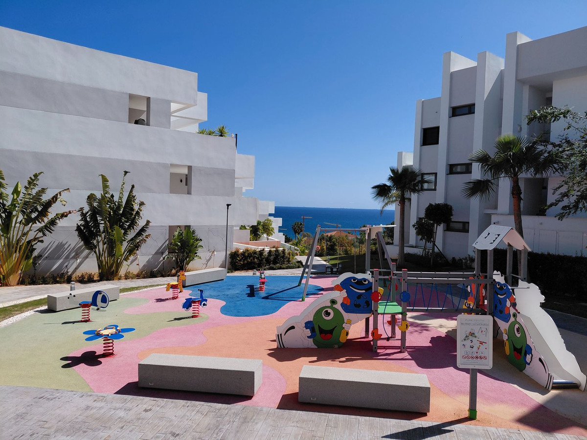 2 Bed Apartment for sale in La Duquesa Costa Del Sol, Málaga, Spain