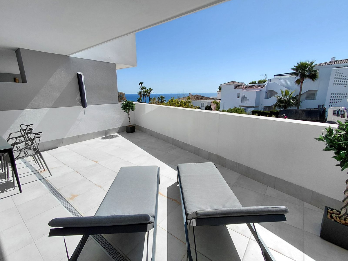 2 Bed Apartment for sale in La Duquesa Costa Del Sol, Málaga, Spain