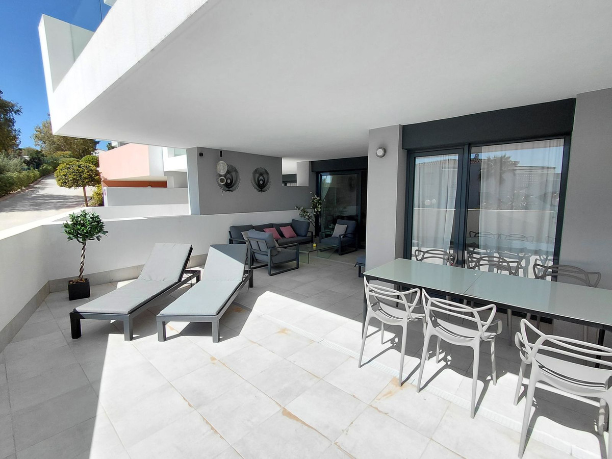 2 Bed Apartment for sale in La Duquesa Costa Del Sol, Málaga, Spain