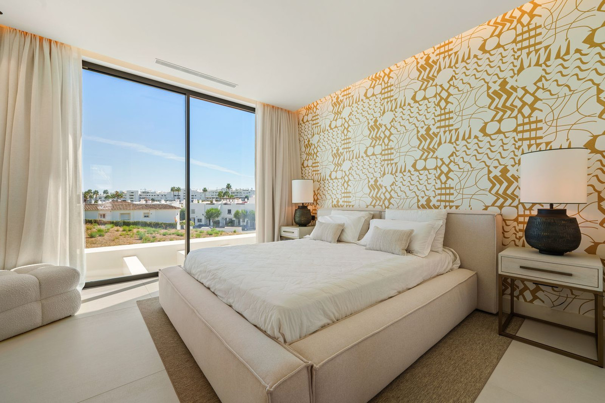 5 Bed Townhouse for sale in San Pedro De Alcántara Costa Del Sol, Málaga, Spain