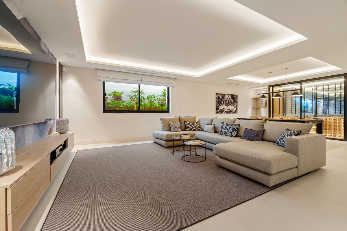 5 Bed Townhouse for sale in San Pedro De Alcántara Costa Del Sol, Málaga, Spain