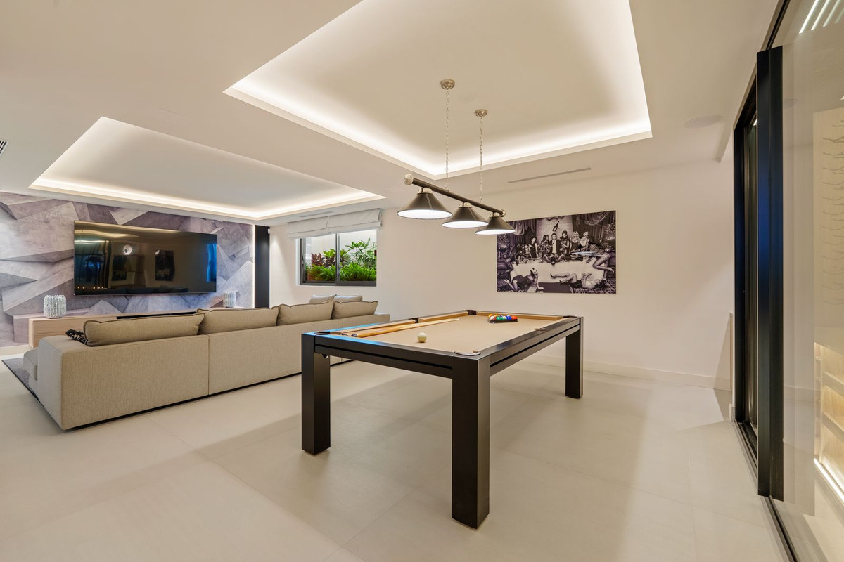 5 Bed Townhouse for sale in San Pedro De Alcántara Costa Del Sol, Málaga, Spain