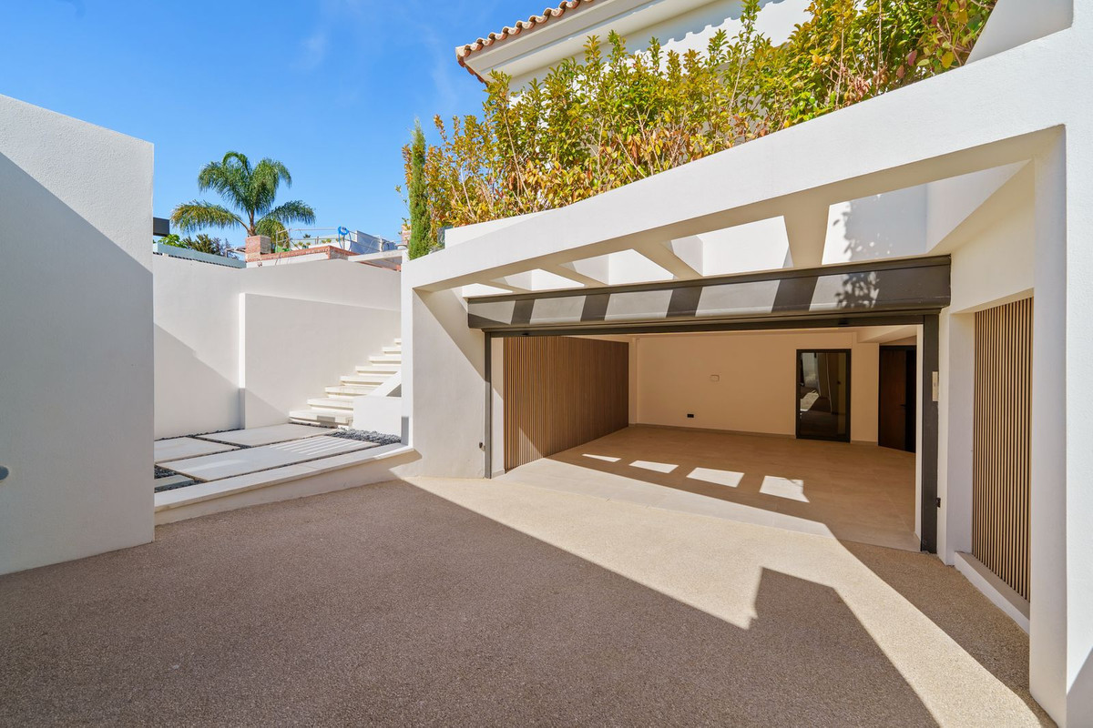 5 Bed Townhouse for sale in San Pedro De Alcántara Costa Del Sol, Málaga, Spain