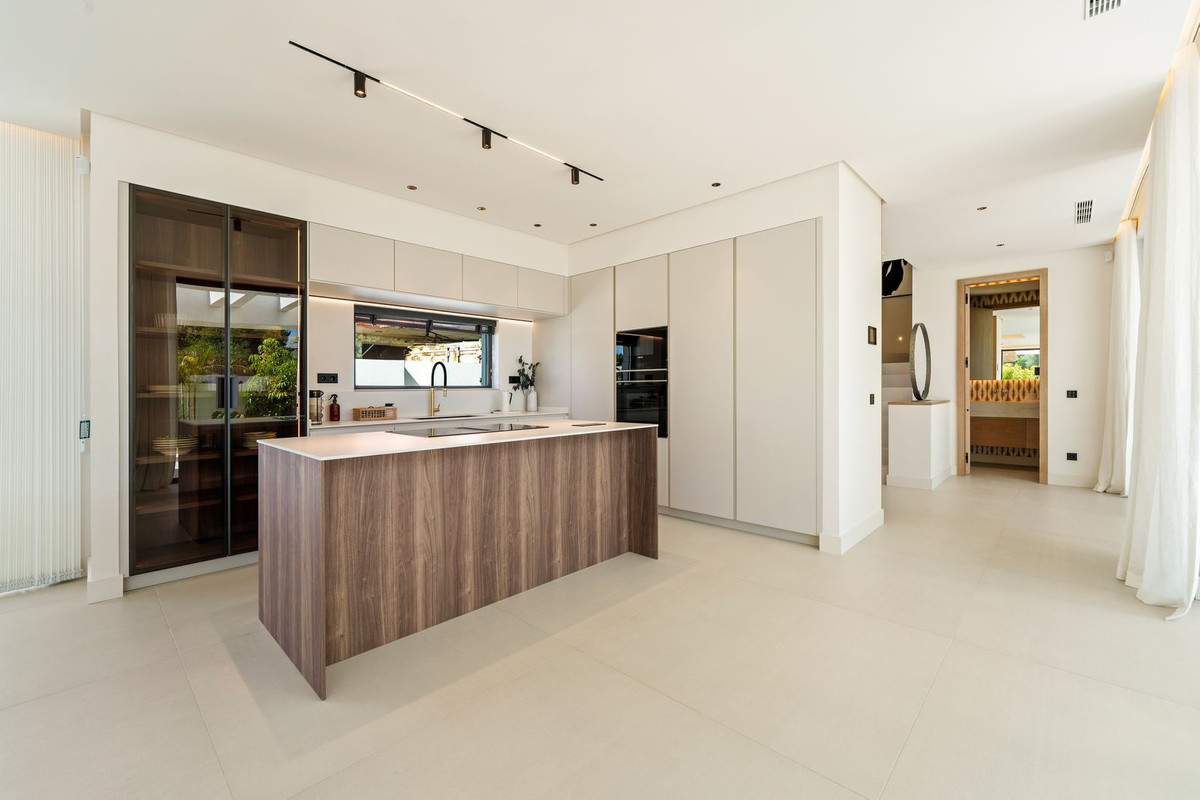 5 Bed Townhouse for sale in San Pedro De Alcántara Costa Del Sol, Málaga, Spain