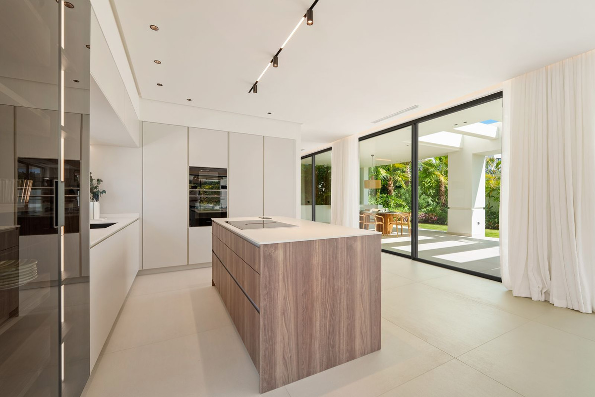 5 Bed Townhouse for sale in San Pedro De Alcántara Costa Del Sol, Málaga, Spain