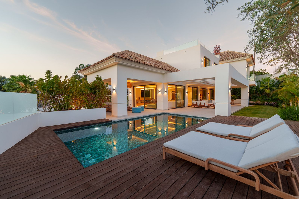 5 Bed Townhouse for sale in San Pedro De Alcántara Costa Del Sol, Málaga, Spain