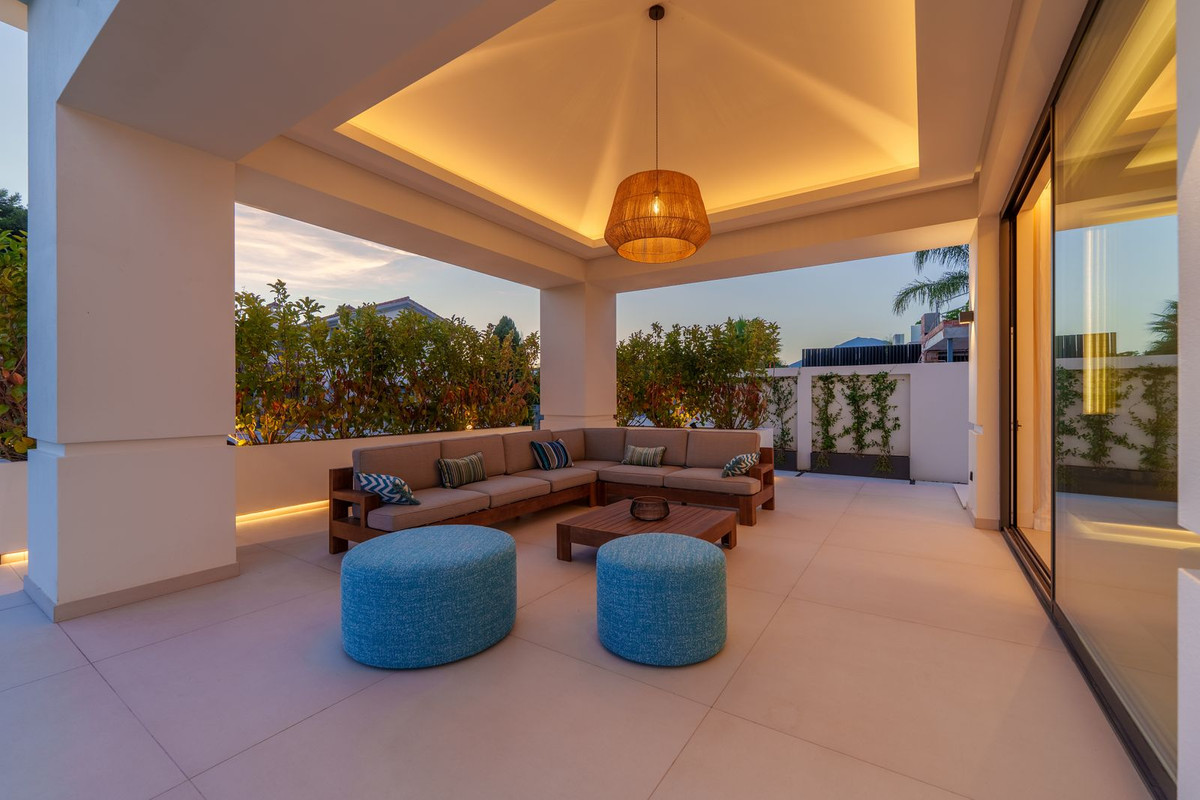5 Bed Townhouse for sale in San Pedro De Alcántara Costa Del Sol, Málaga, Spain
