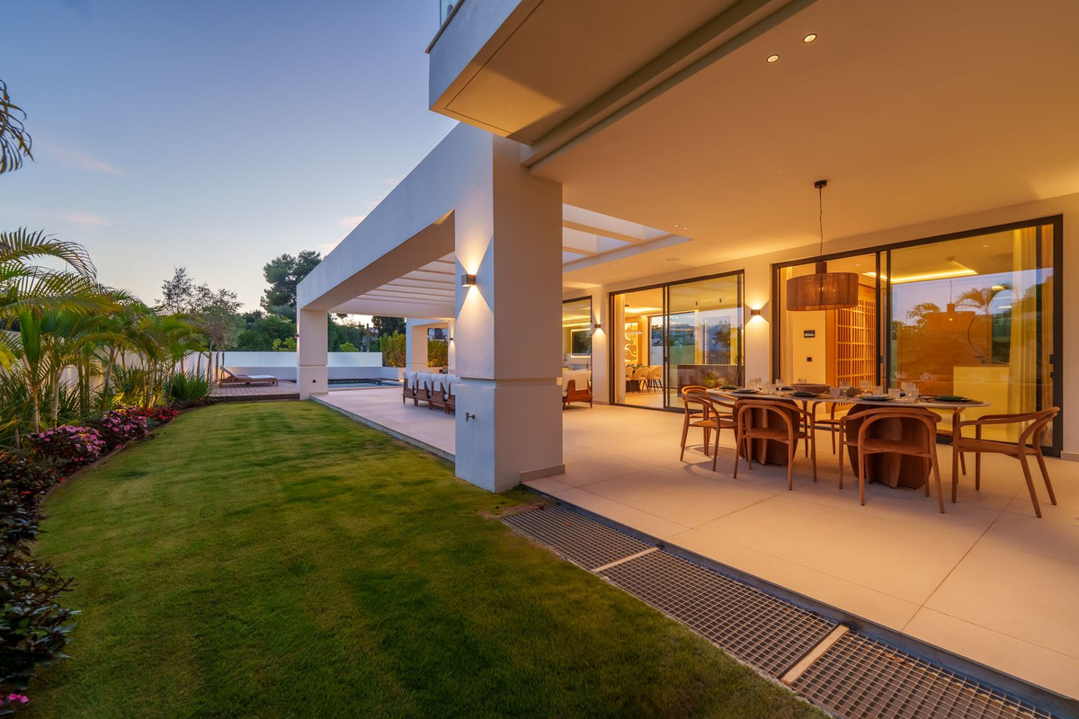5 Bed Townhouse for sale in San Pedro De Alcántara Costa Del Sol, Málaga, Spain
