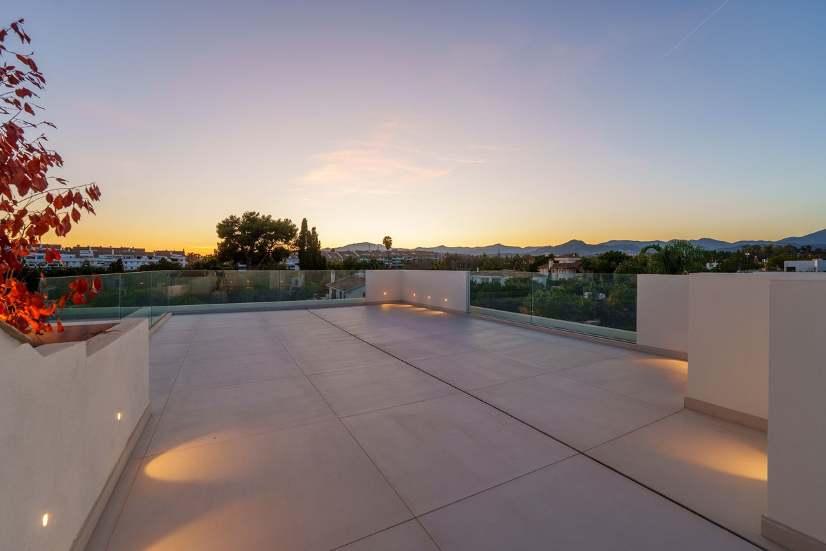 5 Bed Townhouse for sale in San Pedro De Alcántara Costa Del Sol, Málaga, Spain