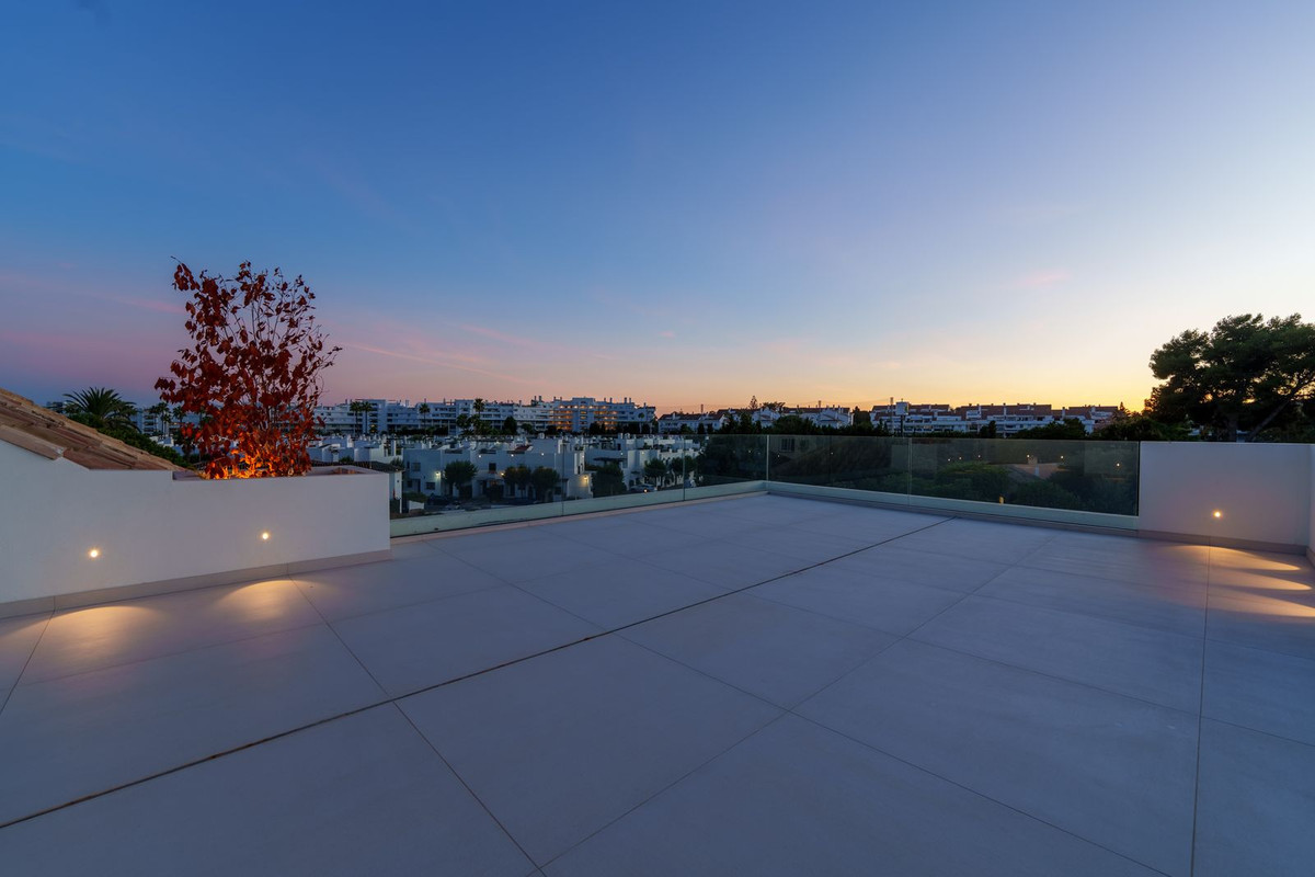 5 Bed Townhouse for sale in San Pedro De Alcántara Costa Del Sol, Málaga, Spain