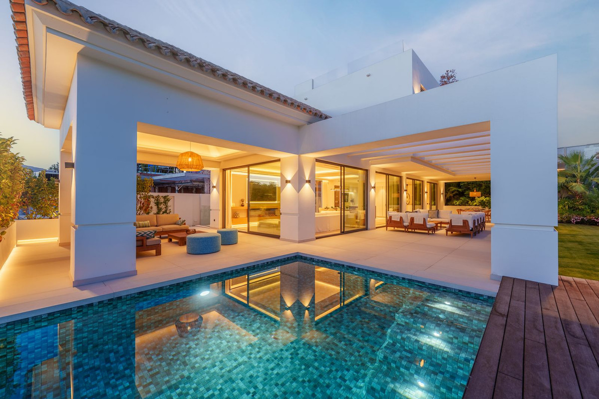5 Bed Townhouse for sale in San Pedro De Alcántara Costa Del Sol, Málaga, Spain