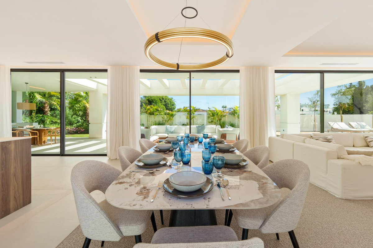 5 Bed Townhouse for sale in San Pedro De Alcántara Costa Del Sol, Málaga, Spain
