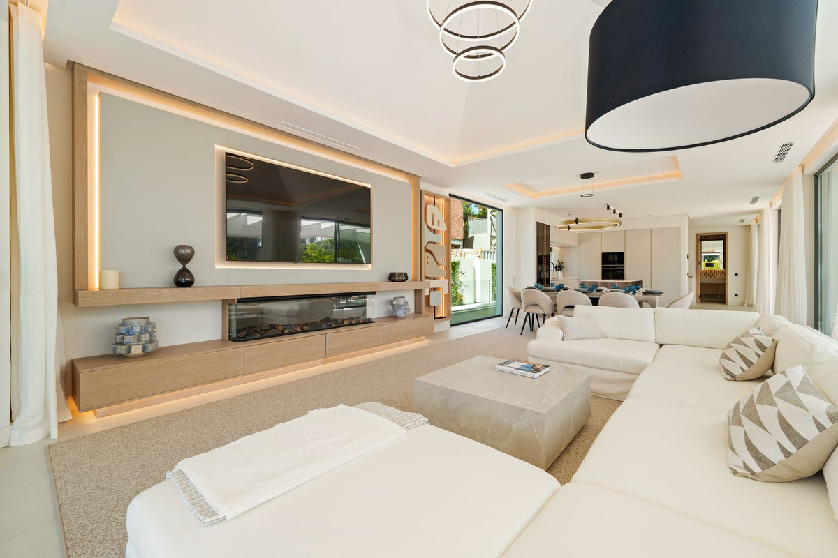 5 Bed Townhouse for sale in San Pedro De Alcántara Costa Del Sol, Málaga, Spain