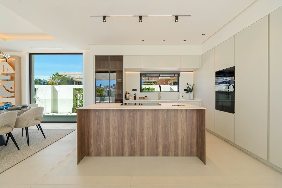 5 Bed Townhouse for sale in San Pedro De Alcántara Costa Del Sol, Málaga, Spain