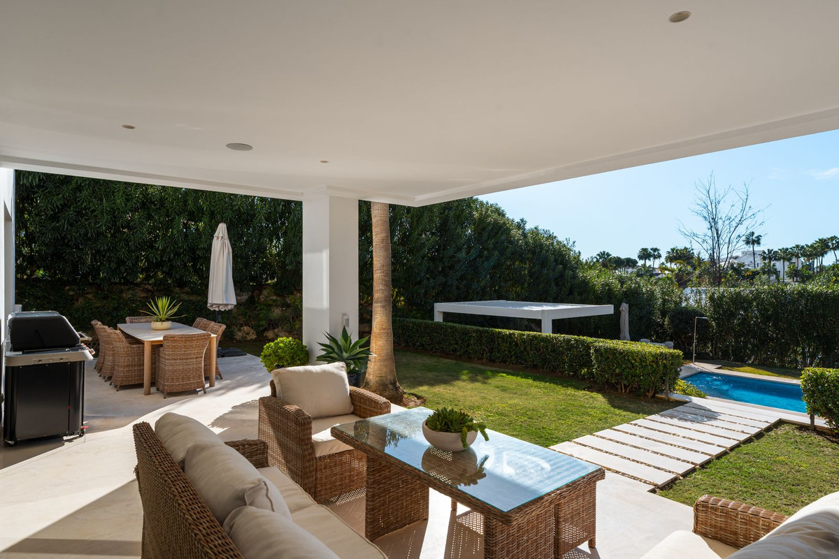 Se vende Villa - Chalet de 6 dormitorios en Costa Del Sol, Málaga, España