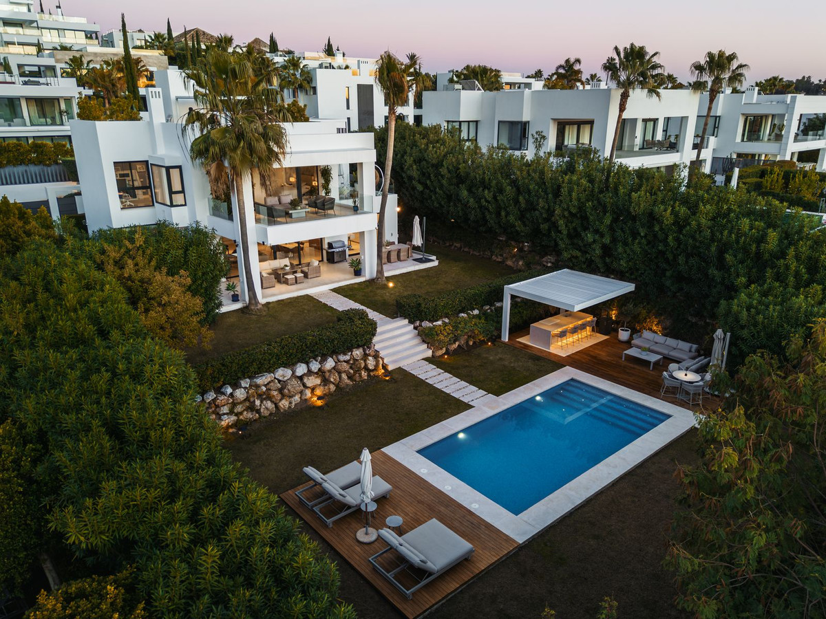 Se vende Villa - Chalet de 6 dormitorios en Costa Del Sol, Málaga, España