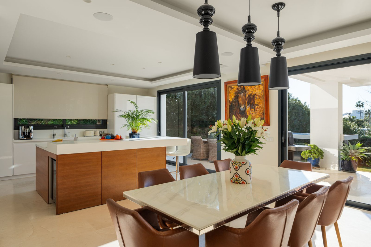Se vende Villa - Chalet de 6 dormitorios en Costa Del Sol, Málaga, España