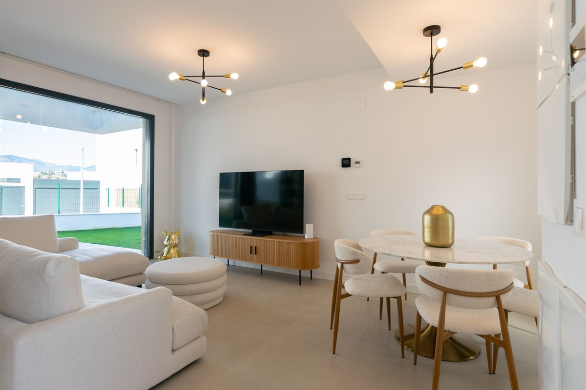 Se vende Pareada de 4 dormitorios en Costa Del Sol, Málaga, España