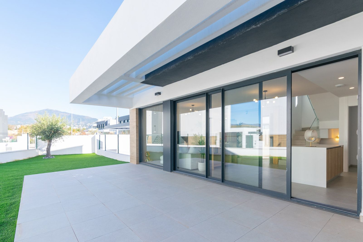 Se vende Pareada de 4 dormitorios en Costa Del Sol, Málaga, España