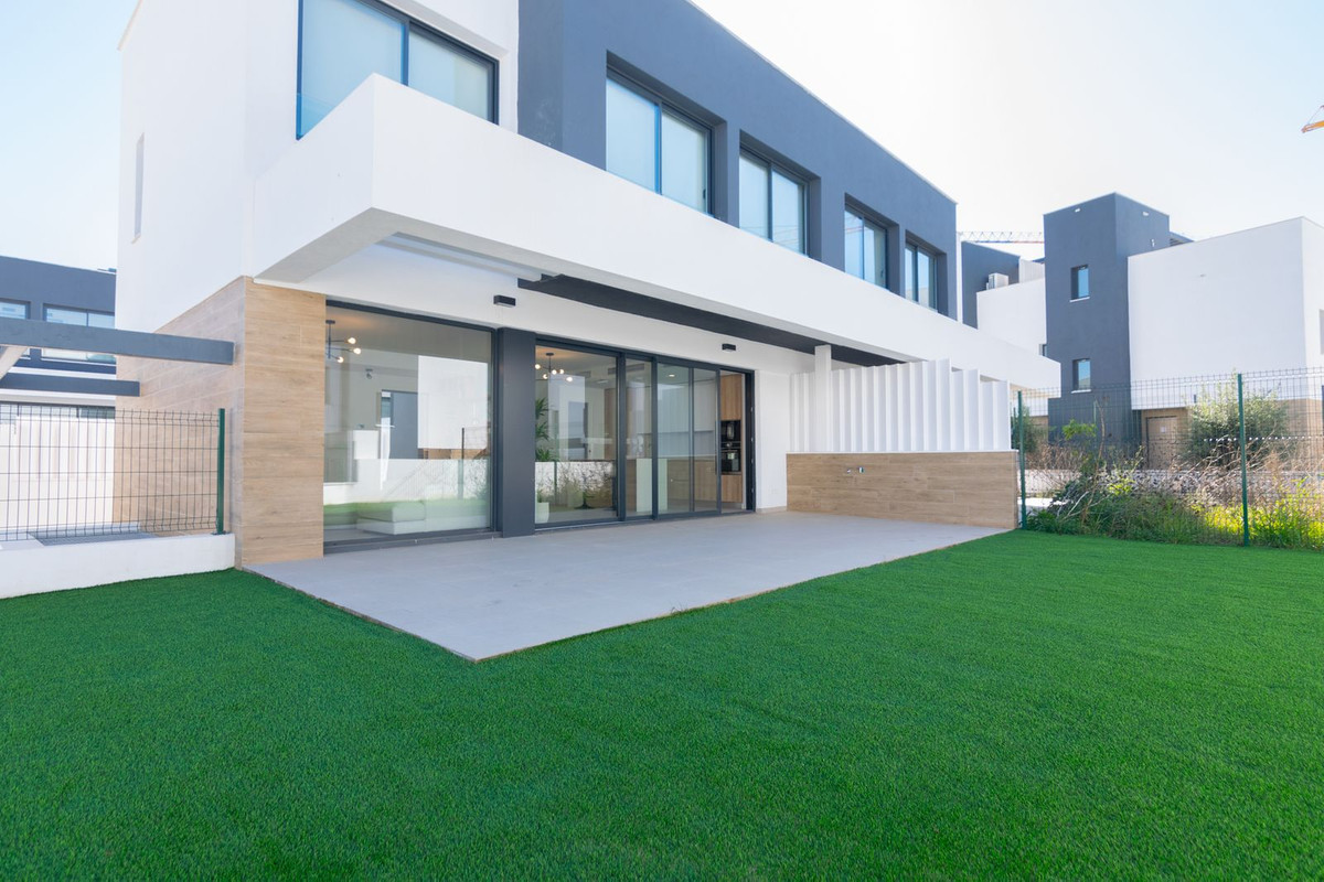 Se vende Pareada de 4 dormitorios en Costa Del Sol, Málaga, España