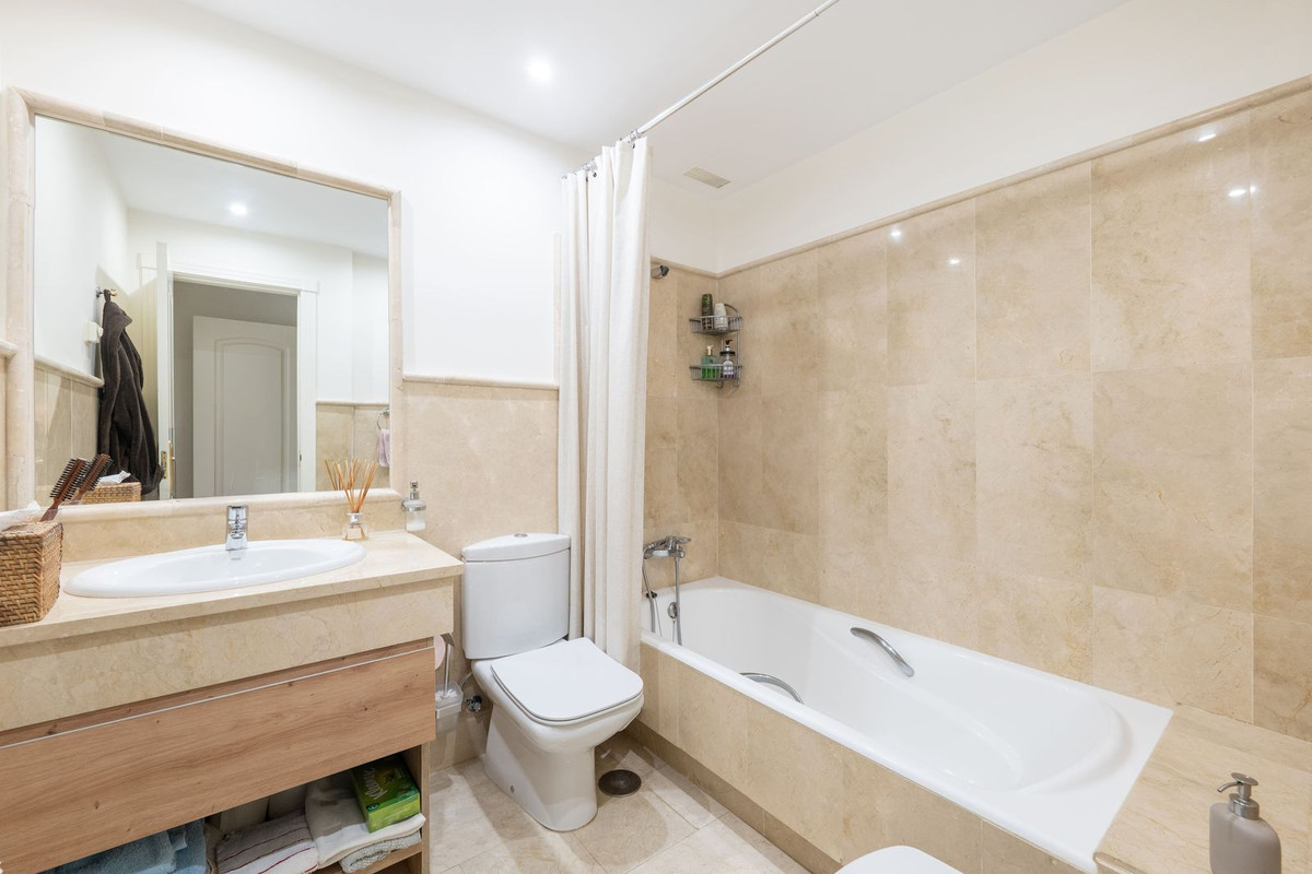 Se vende Apartamento Planta Baja de 2 dormitorios en Costa Del Sol, Málaga, España