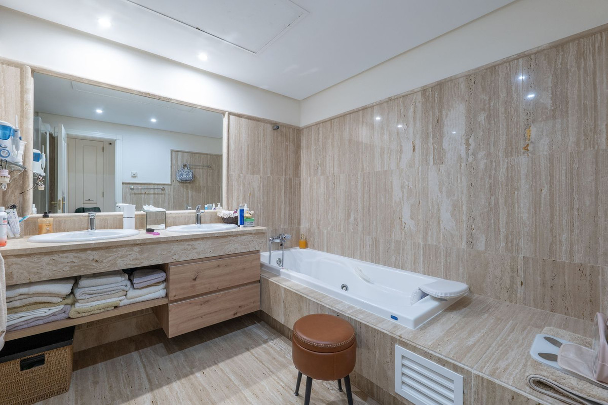 Se vende Apartamento Planta Baja de 2 dormitorios en Costa Del Sol, Málaga, España