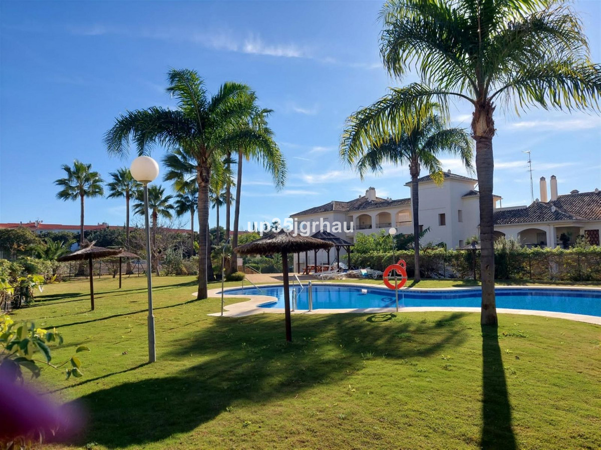 2 Bed Apartment for sale in Estepona Costa Del Sol, Málaga, Spain