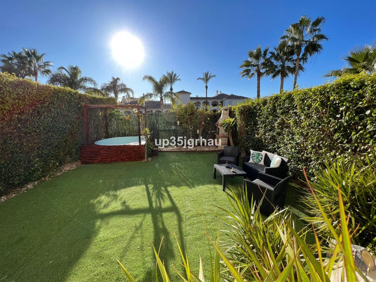 2 Bed Apartment for sale in Estepona Costa Del Sol, Málaga, Spain