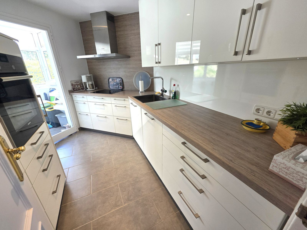 2 Bed Apartment for sale in Calahonda Costa Del Sol, Málaga, Spain