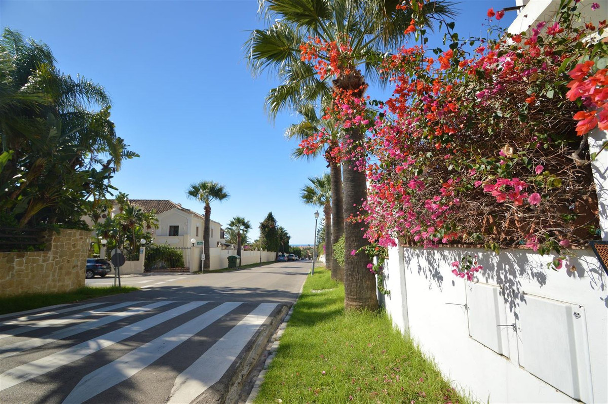 3 Bed Apartment for sale in Las Chapas Costa Del Sol, Málaga, Spain