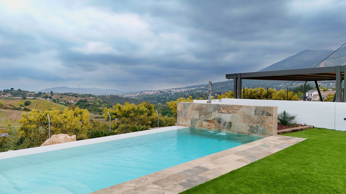 3 Bed Townhouse for sale in Alhaurín El Grande Costa Del Sol, Málaga, Spain