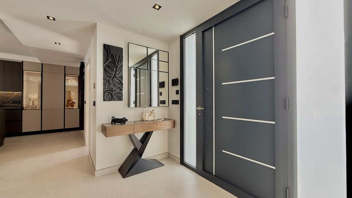 5 Bed Townhouse for sale in Nueva Andalucía Costa Del Sol, Málaga, Spain